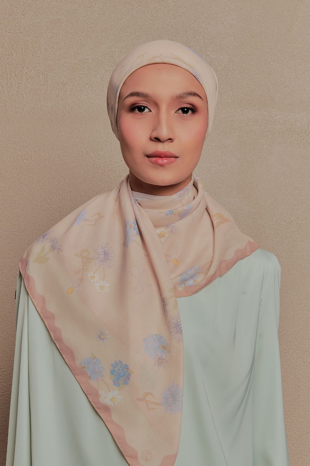 Petrascarves - Everbloome Collection Cotton Square (Brunette)