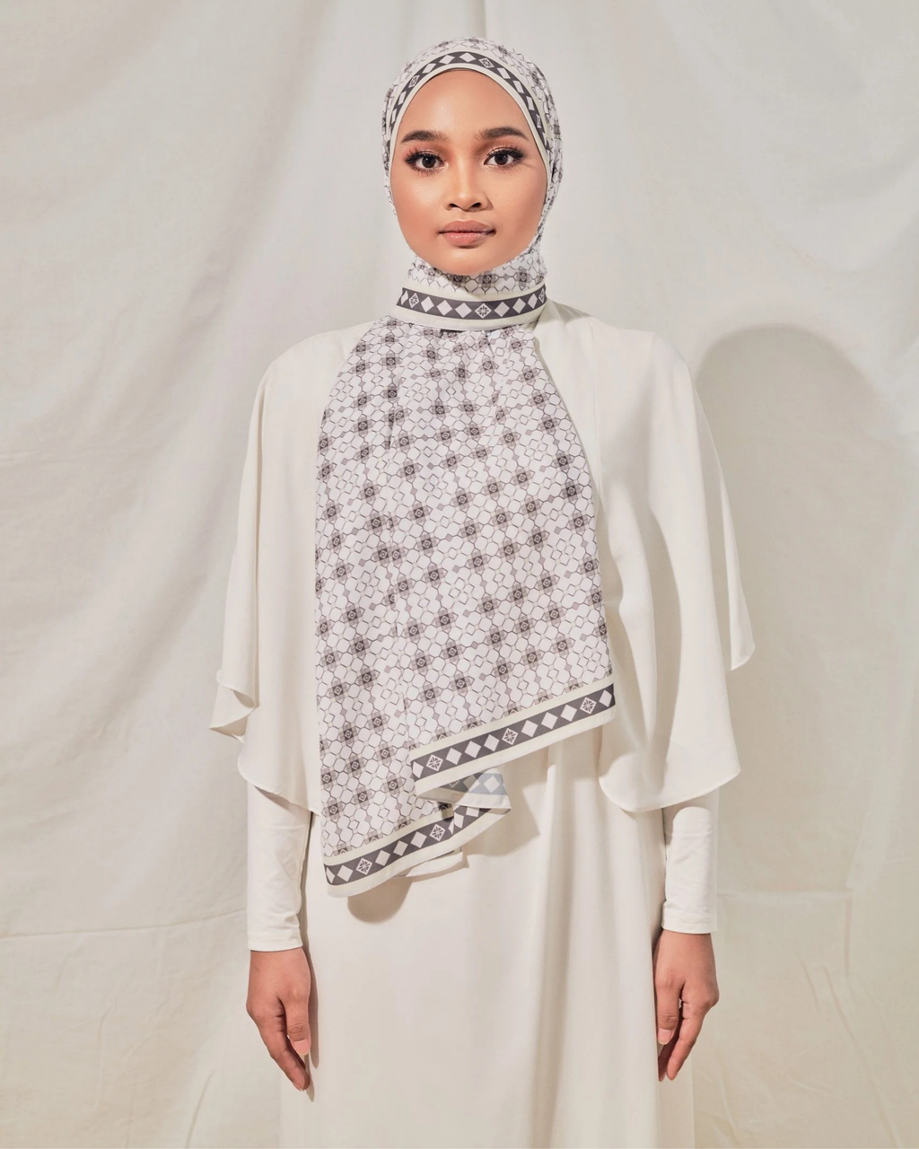Petrascarves X Syfqhakmr Collection Shawl - Gunpowder Gray & White