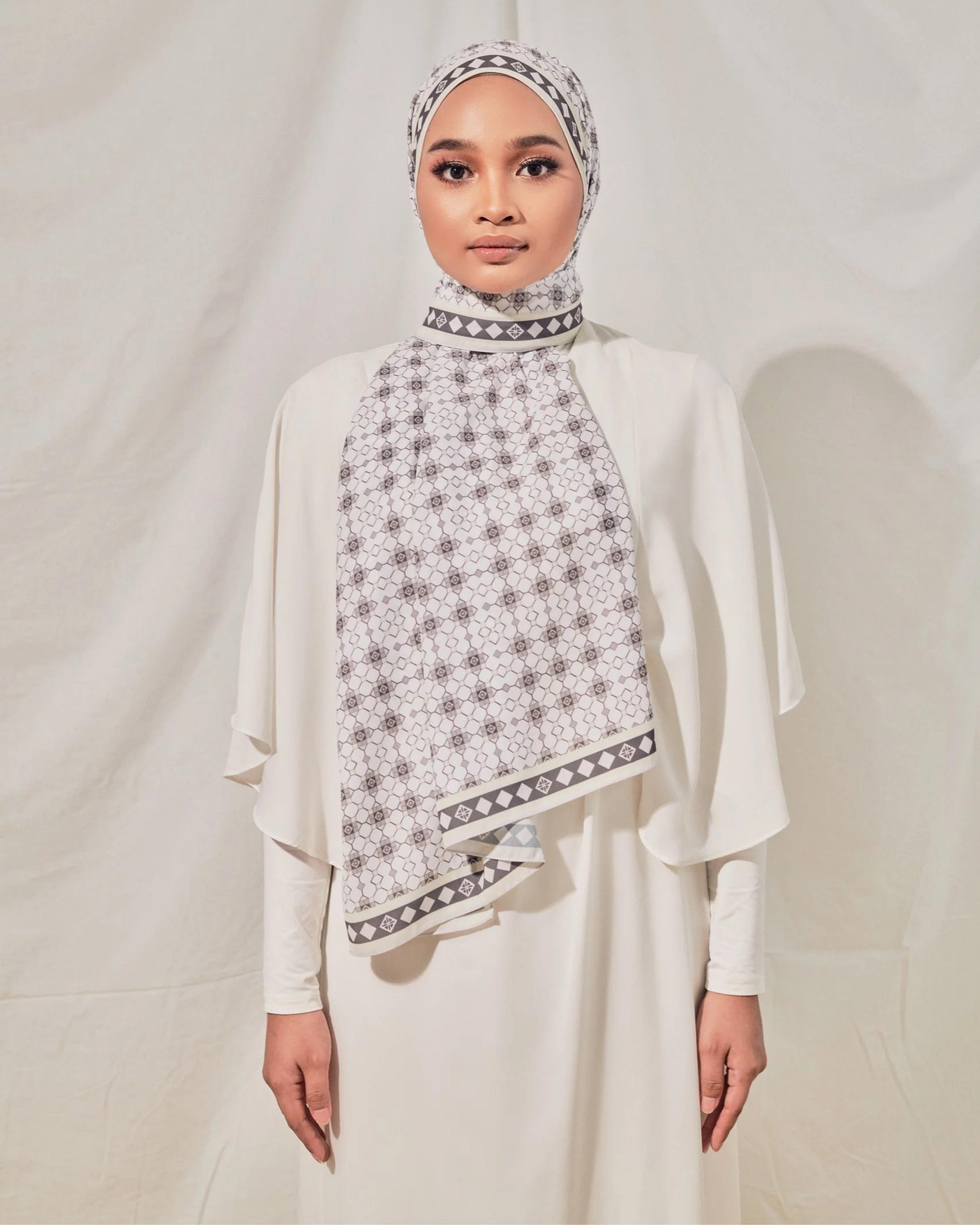 Petrascarves X Syfqhakmr Collection Shawl - Gunpowder Gray & White
