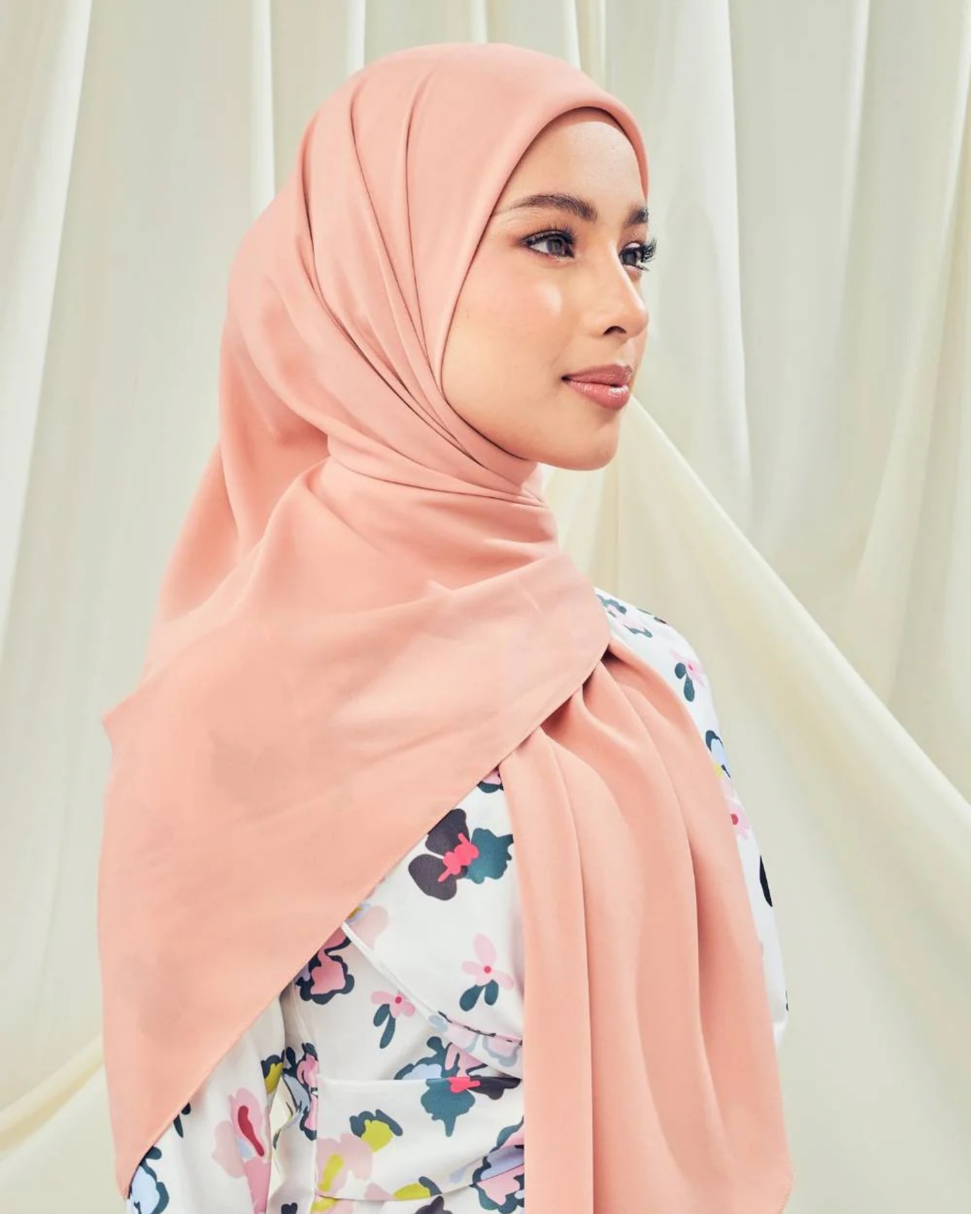 Petrascarves - Alyssa Basics Square (Coral)