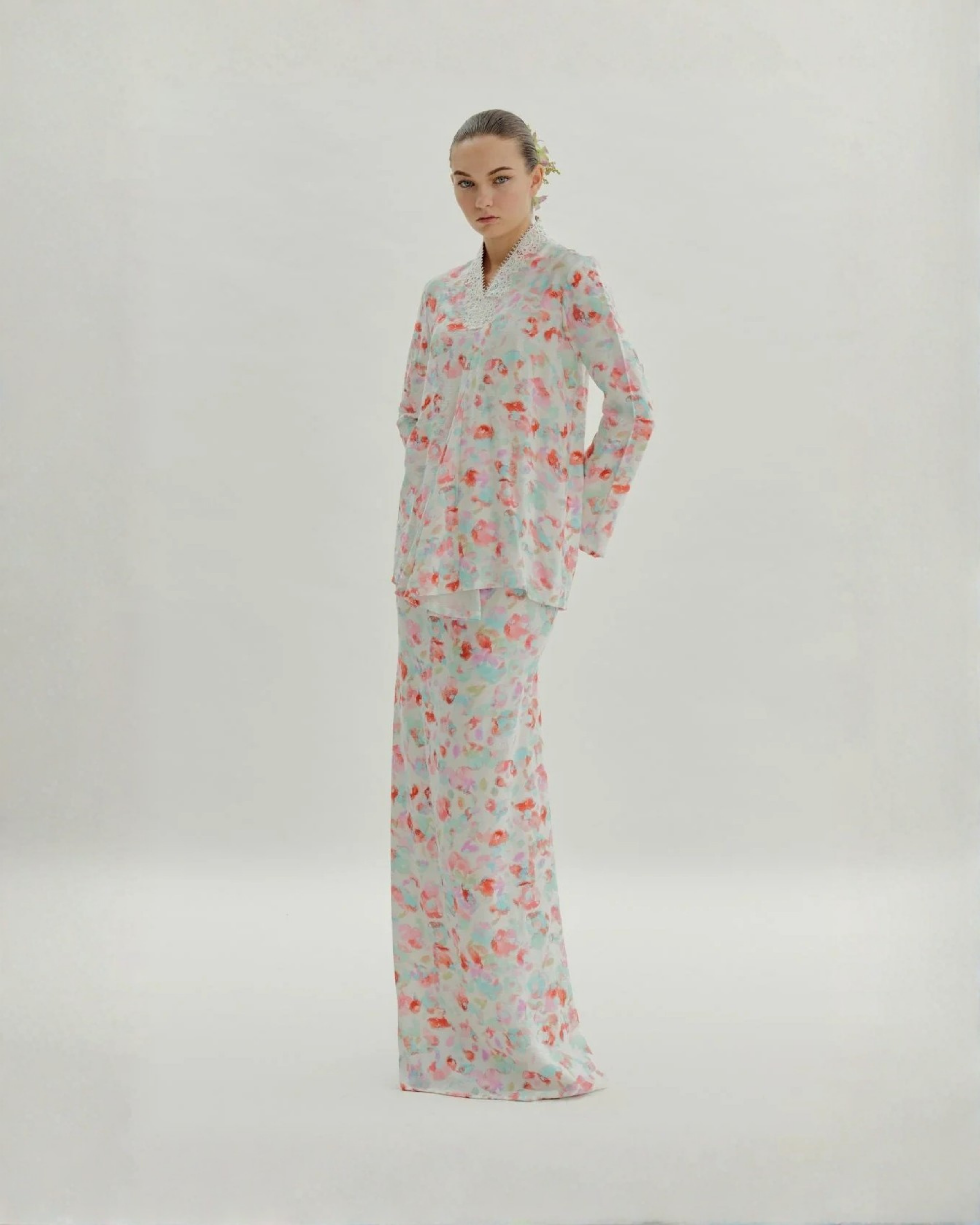 Diyanah Lace Mini Kurung