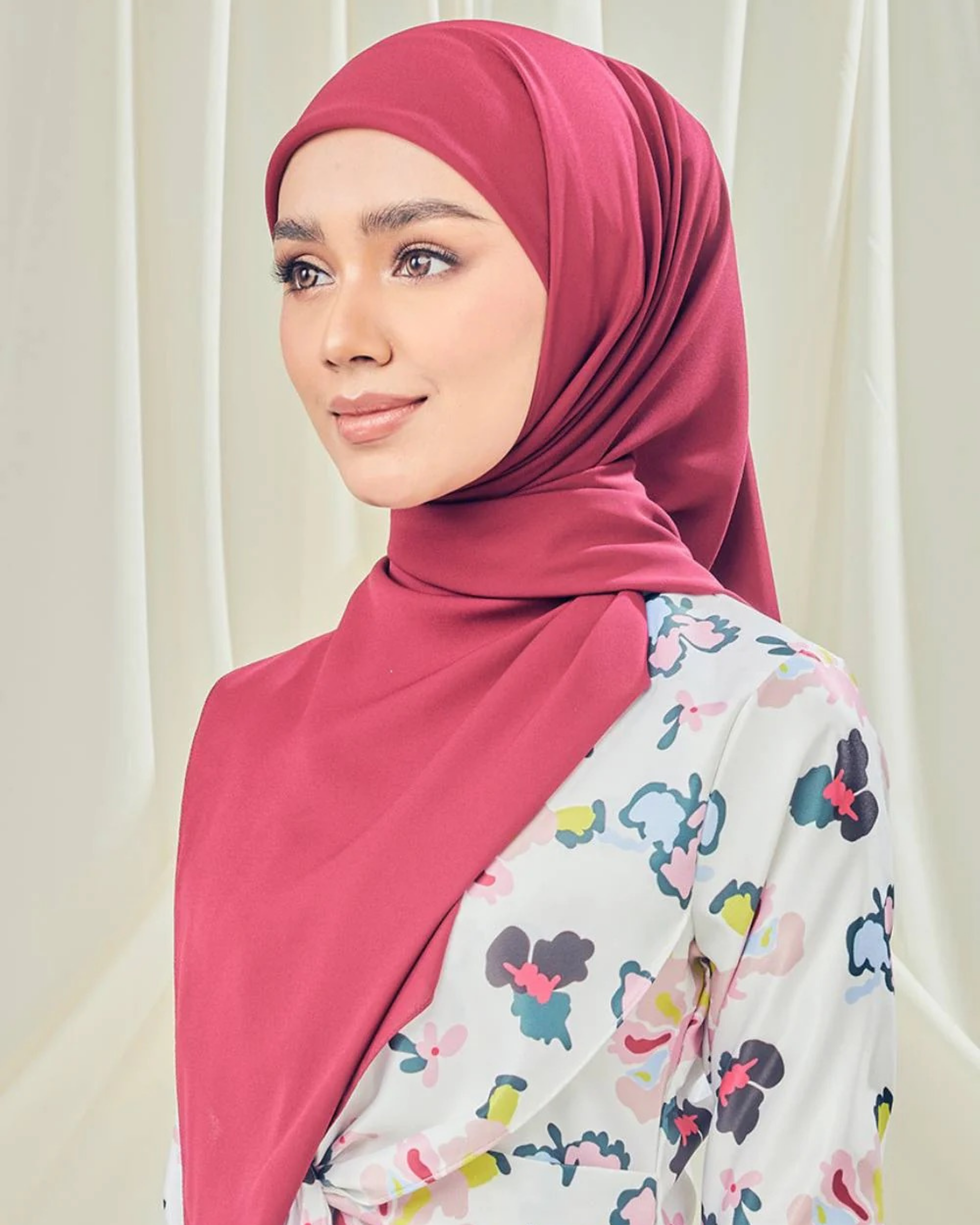 Petrascarves - Alyssa Basics Square (Scarlet)