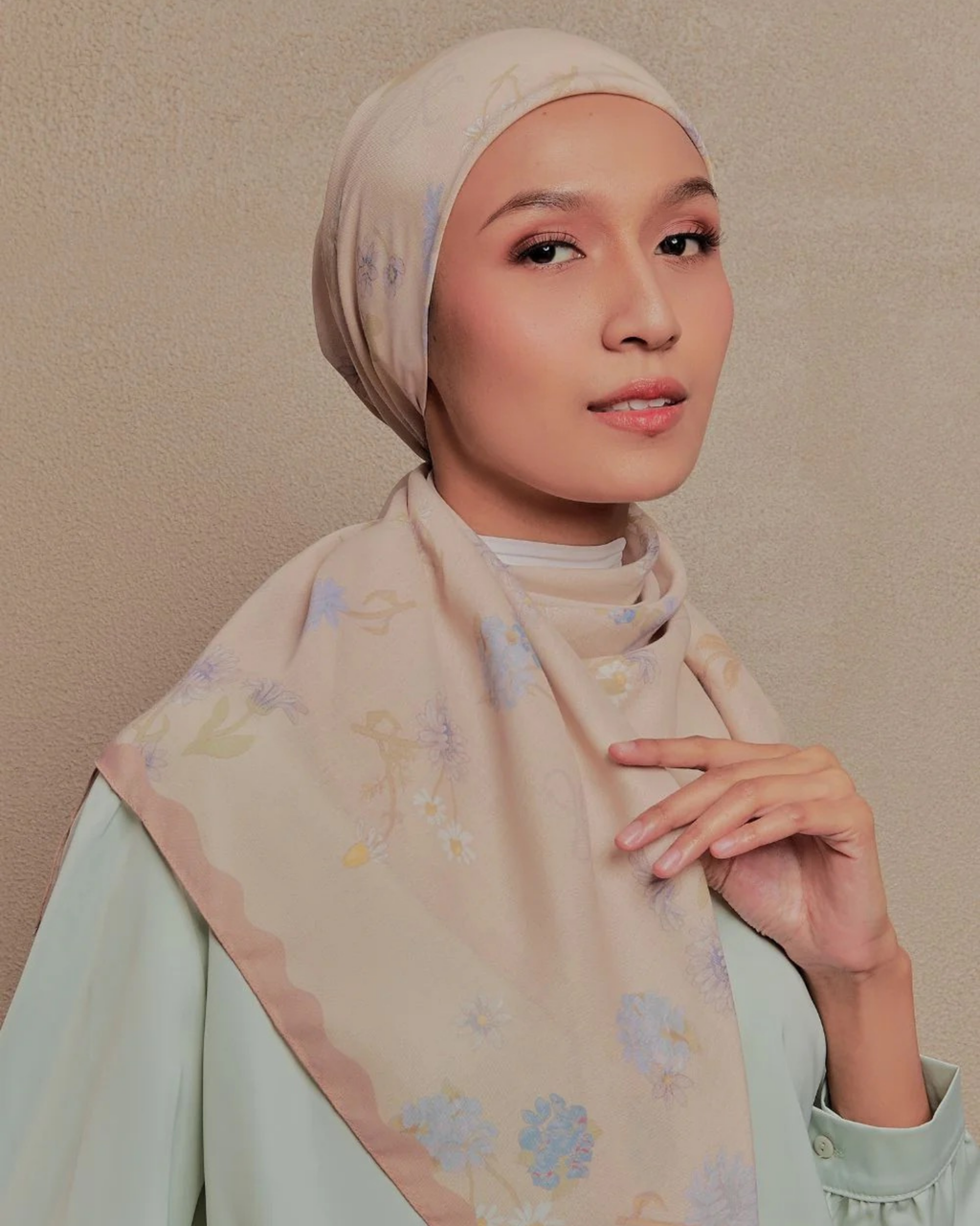 Petrascarves - Everbloome Collection Cotton Square (Brunette)