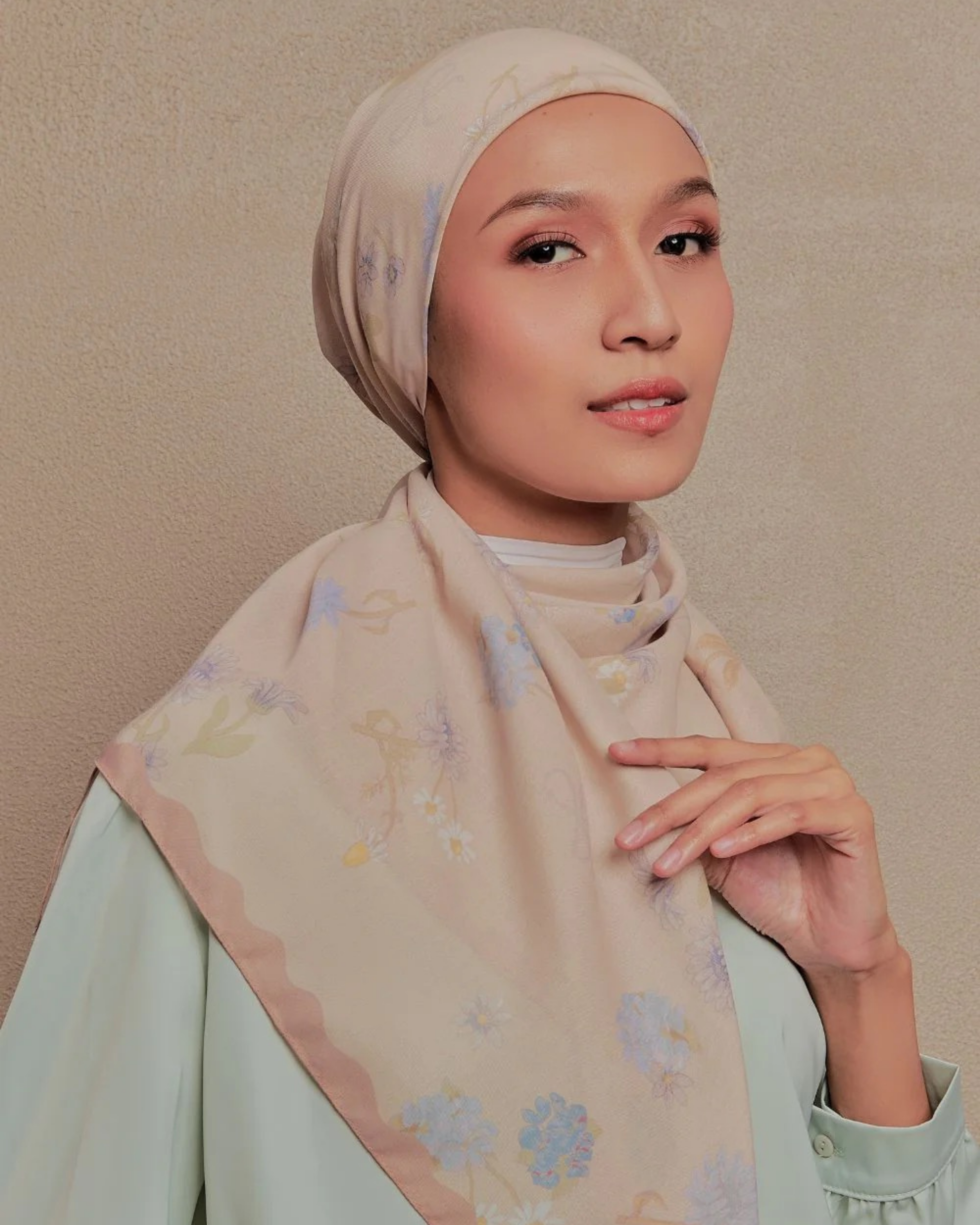 Petrascarves - Everbloome Collection Cotton Square (Brunette)