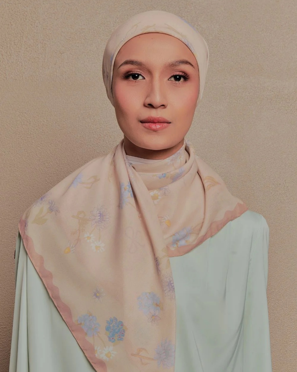 Petrascarves - Everbloome Collection Cotton Square (Brunette)