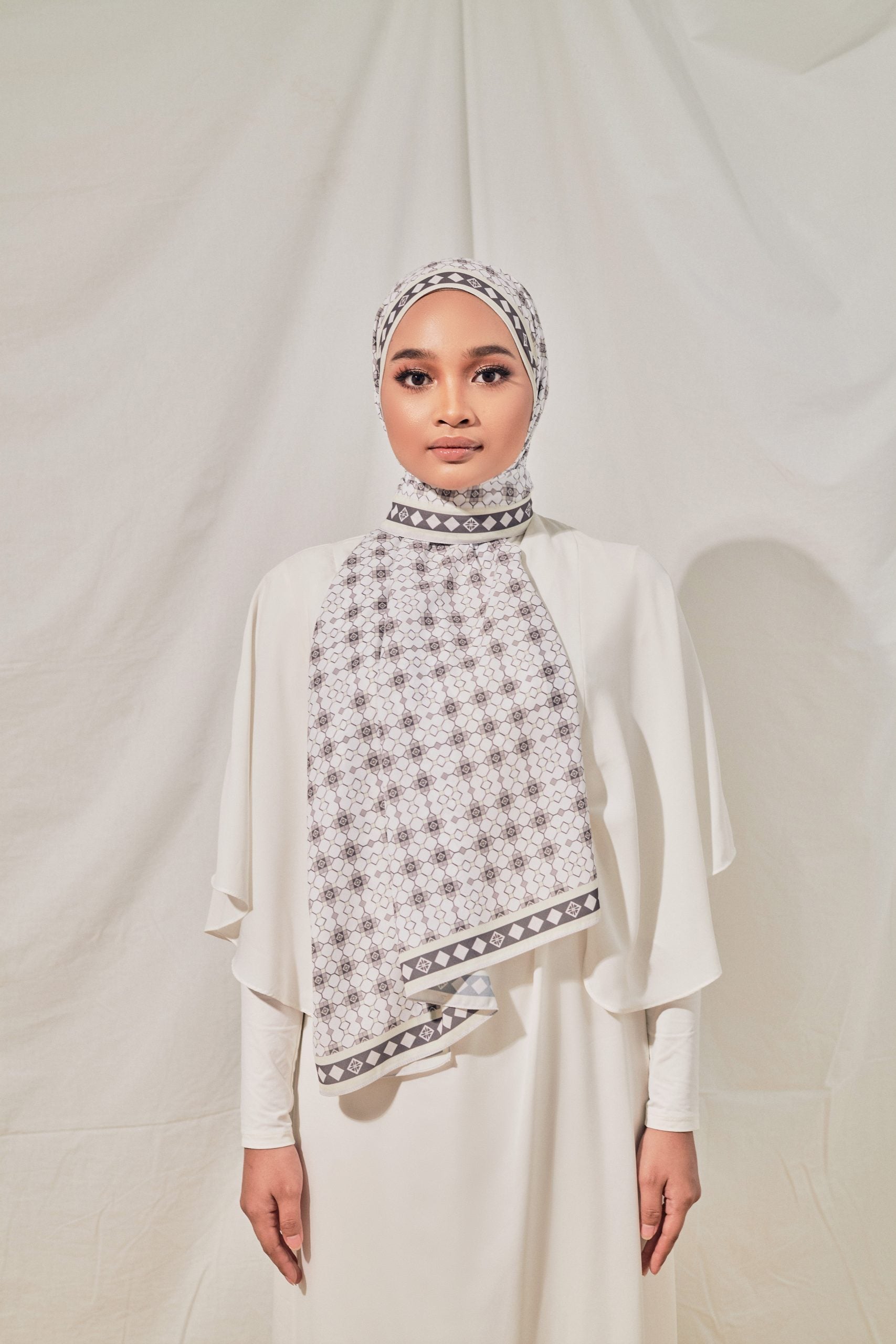 Petrascarves X Syfqhakmr Collection Shawl - Gunpowder Gray & White