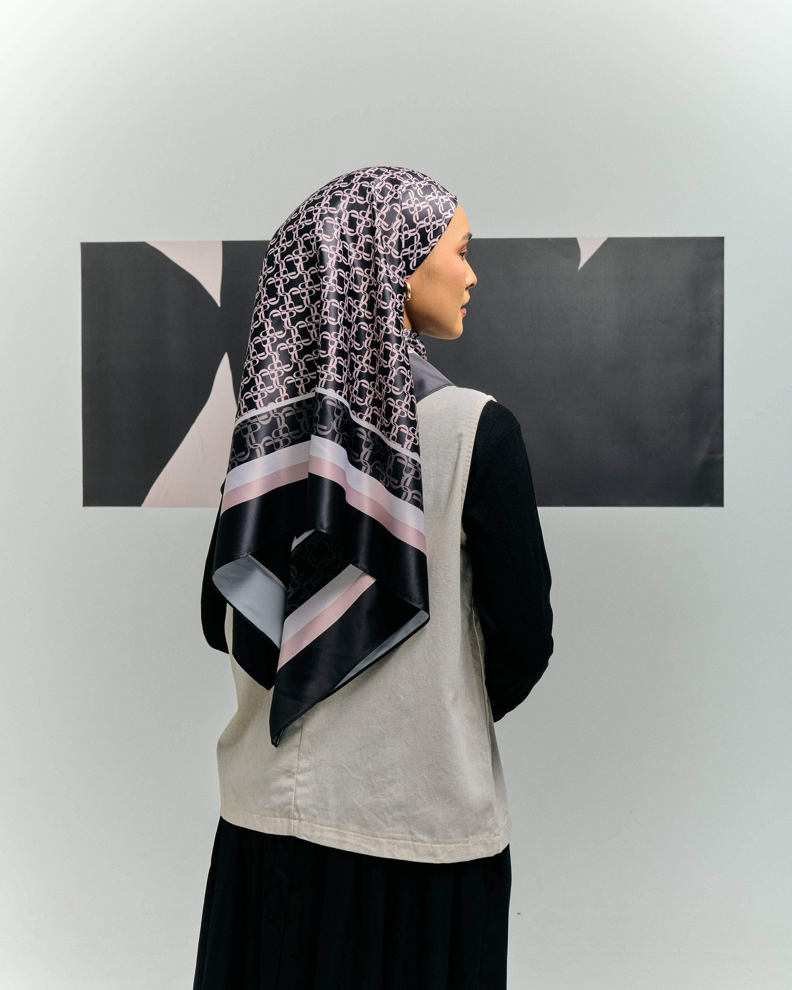 The Signature Monogram - Noir Black