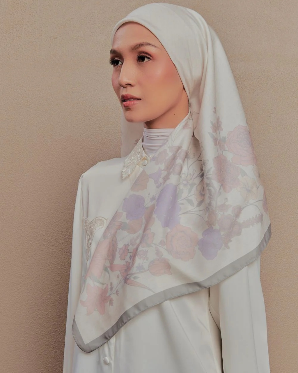 Petrascarves Blossom Raya Collection Square (Greenish Gray)