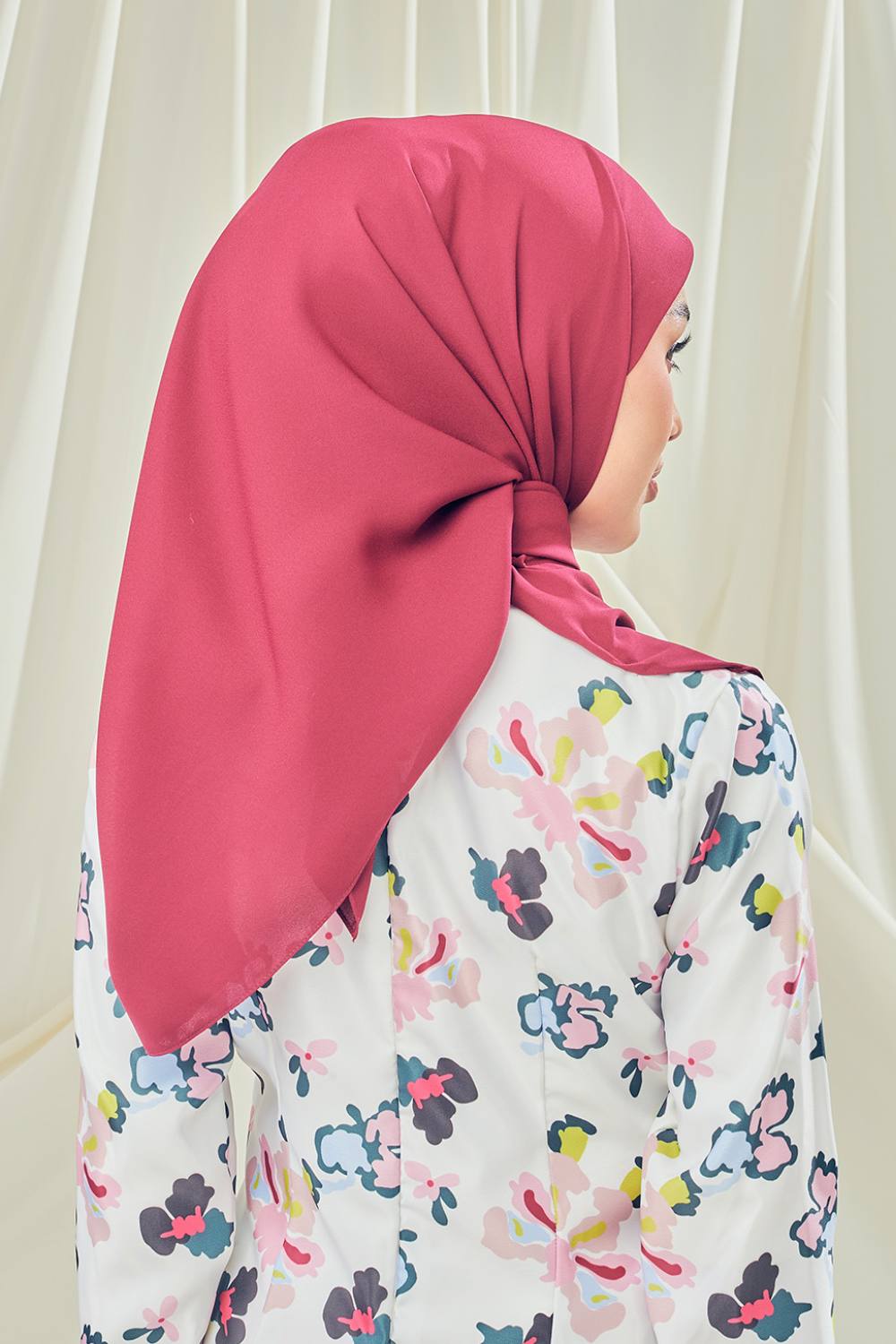 Petrascarves - Alyssa Basics Square (Scarlet)