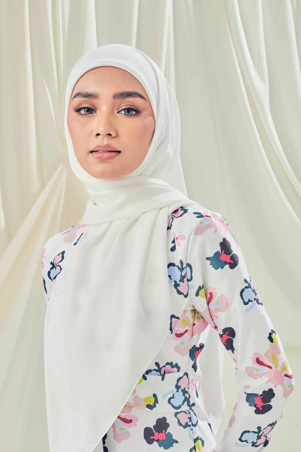 Petrascarves - Alyssa Basics Square (Pearly White)