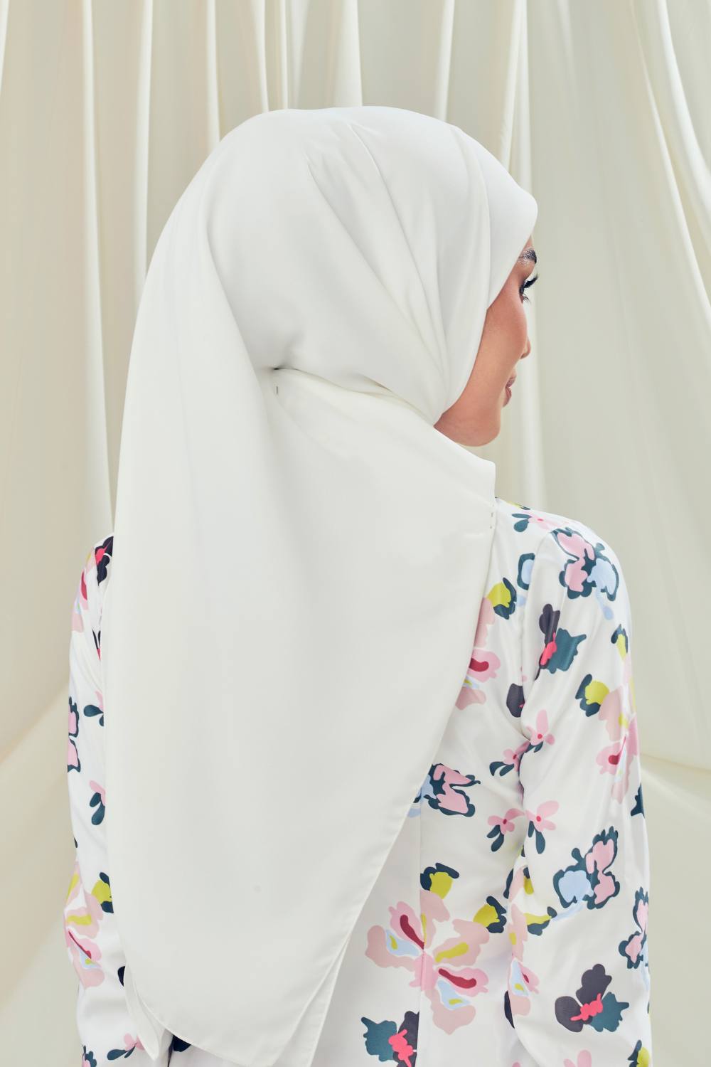 Petrascarves - Alyssa Basics Square (Pearly White)