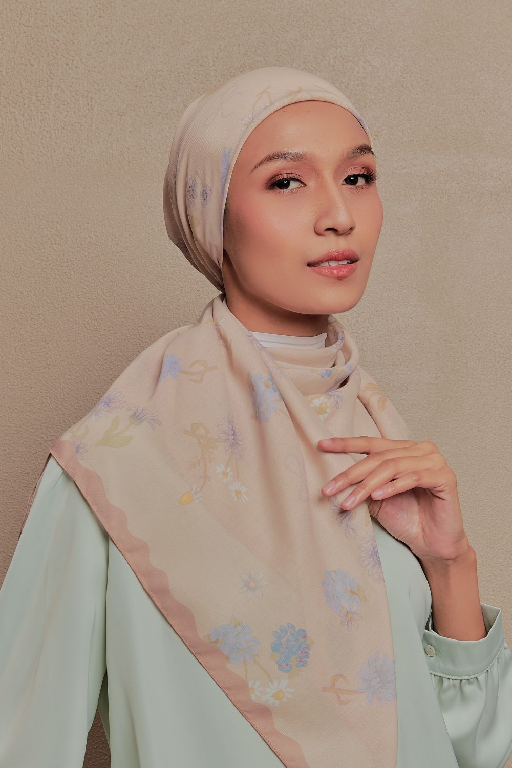 Petrascarves - Everbloome Collection Cotton Square (Brunette)