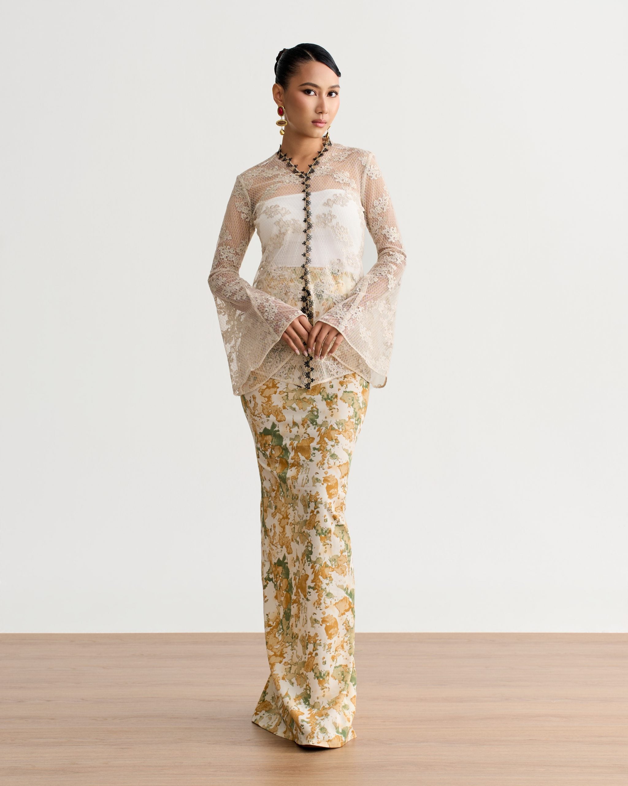 Amaya Kurung Kebaya
