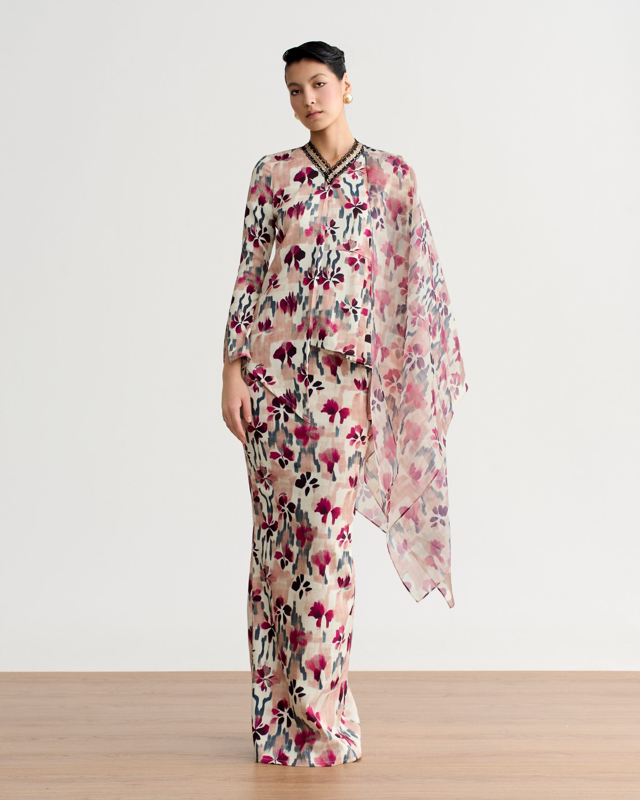 Raheen Modern Kebaya