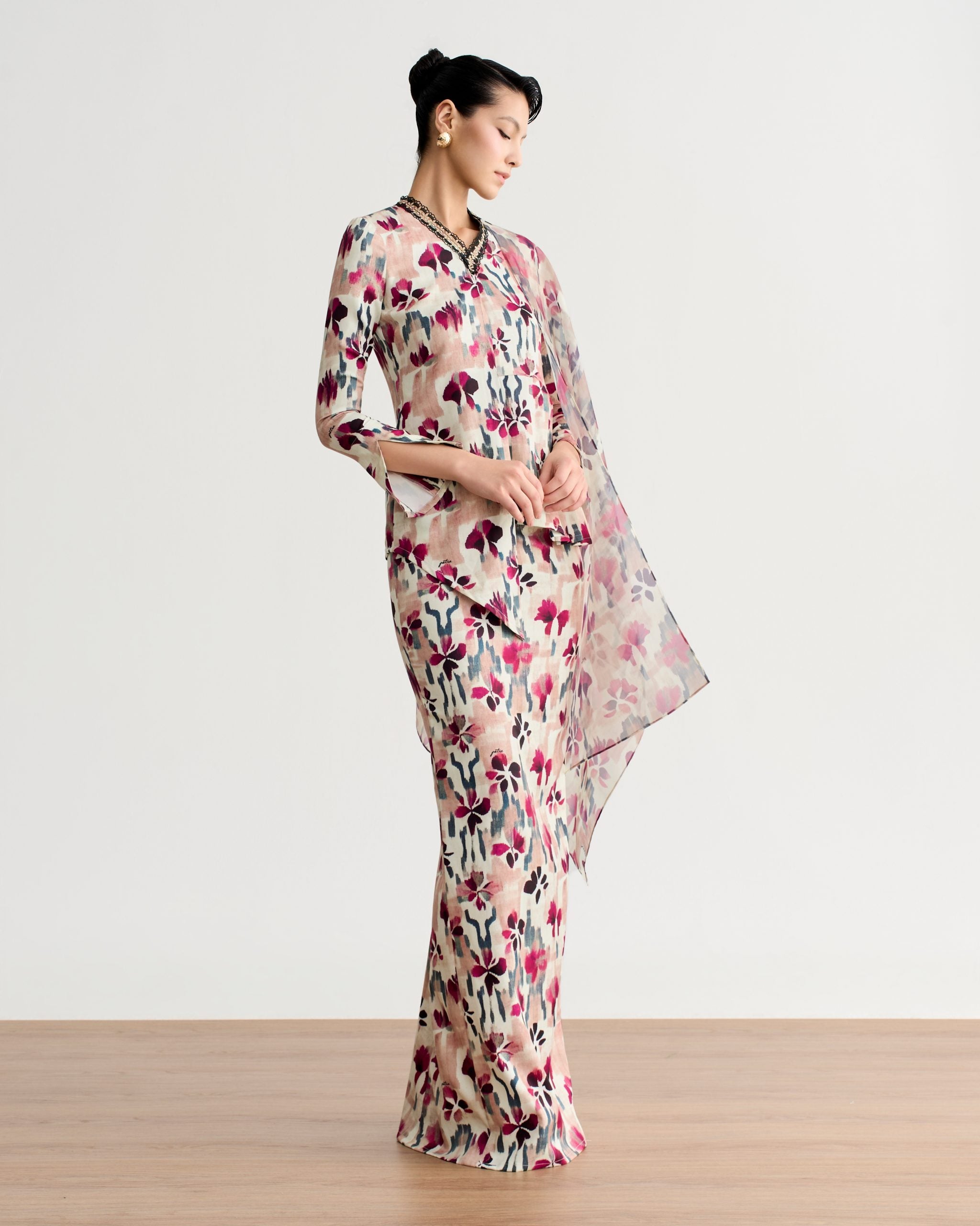 Raheen Modern Kebaya