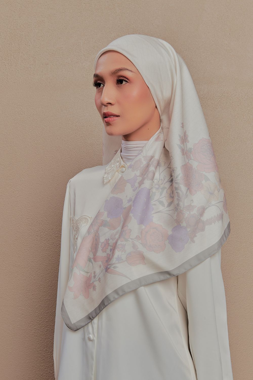 Petrascarves Blossom Raya Collection Square (Greenish Gray)
