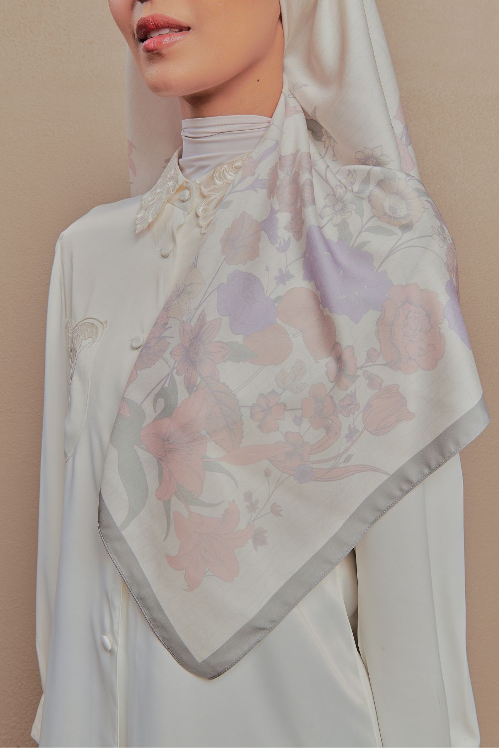 Petrascarves Blossom Raya Collection Square (Greenish Gray)