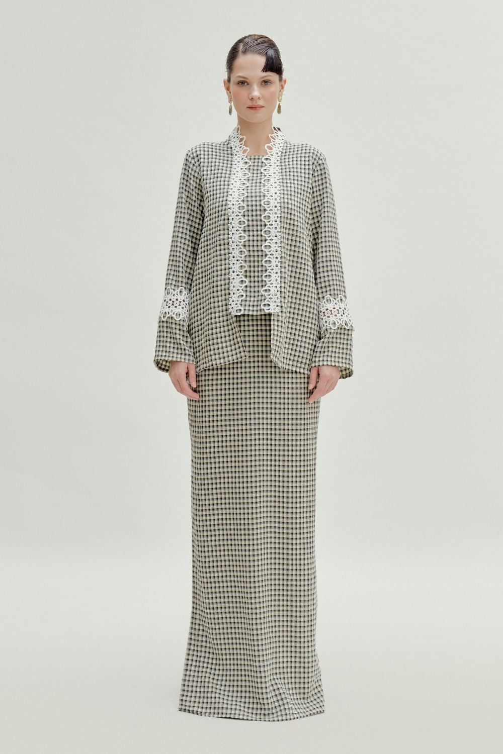 Lilith Essential Lace Kebaya (Black)