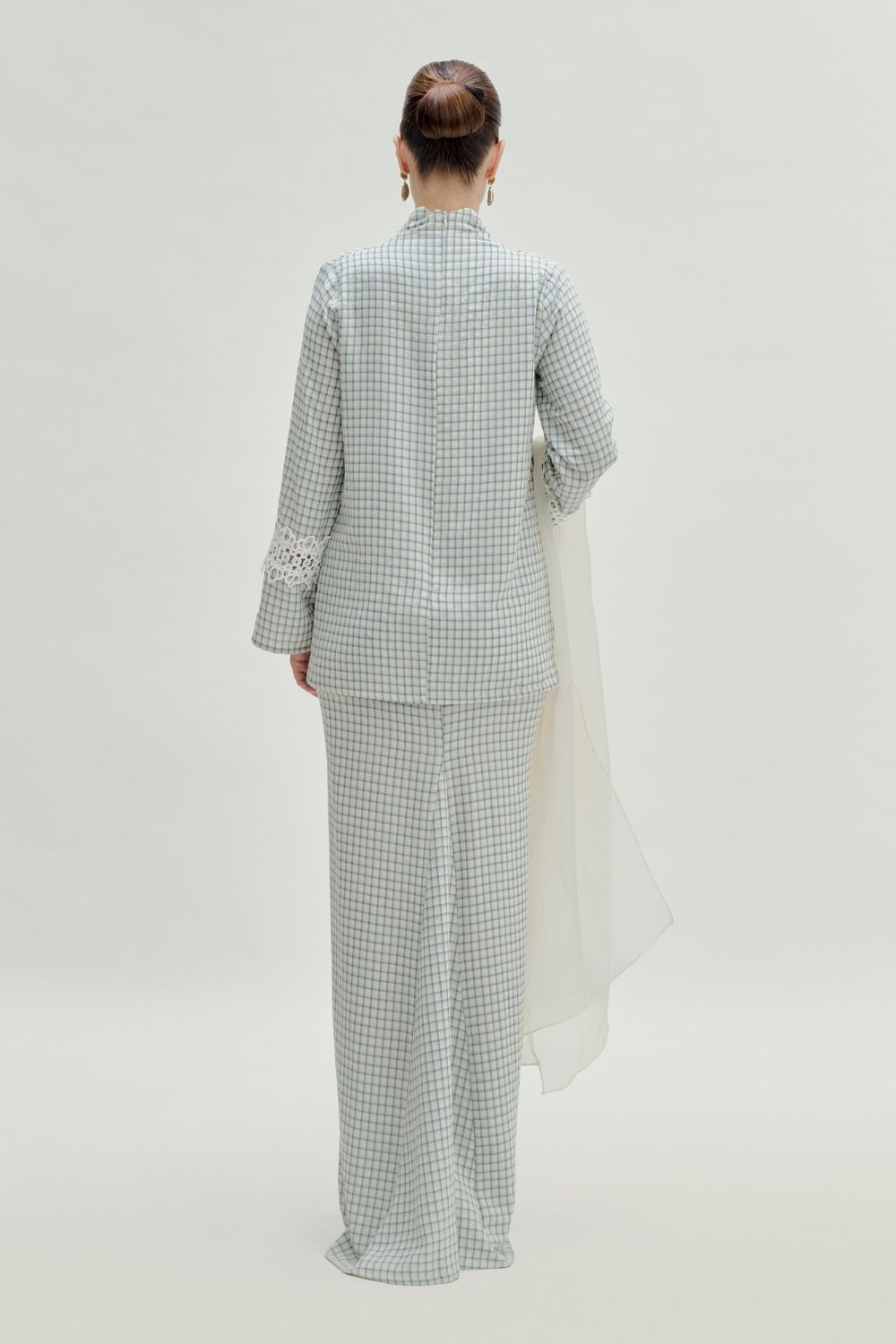 Lilith Essential Lace Kebaya (Navy)