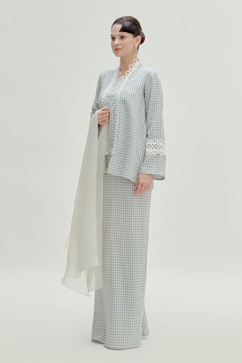 Lilith Essential Lace Kebaya (Navy)