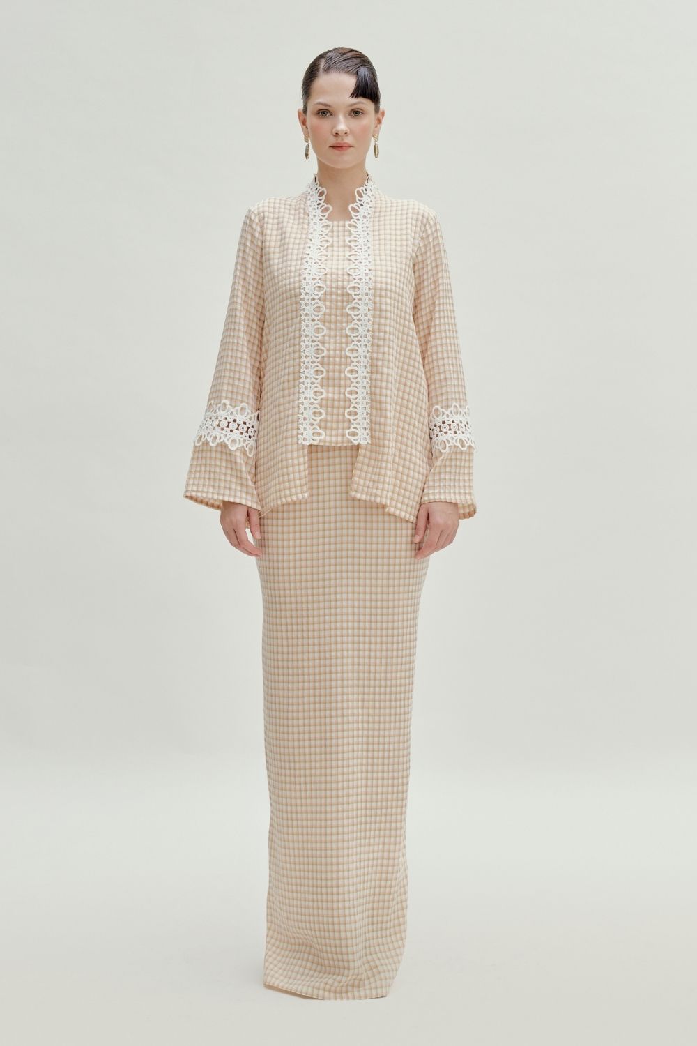 Lilith Essential Lace Kebaya (Peach)