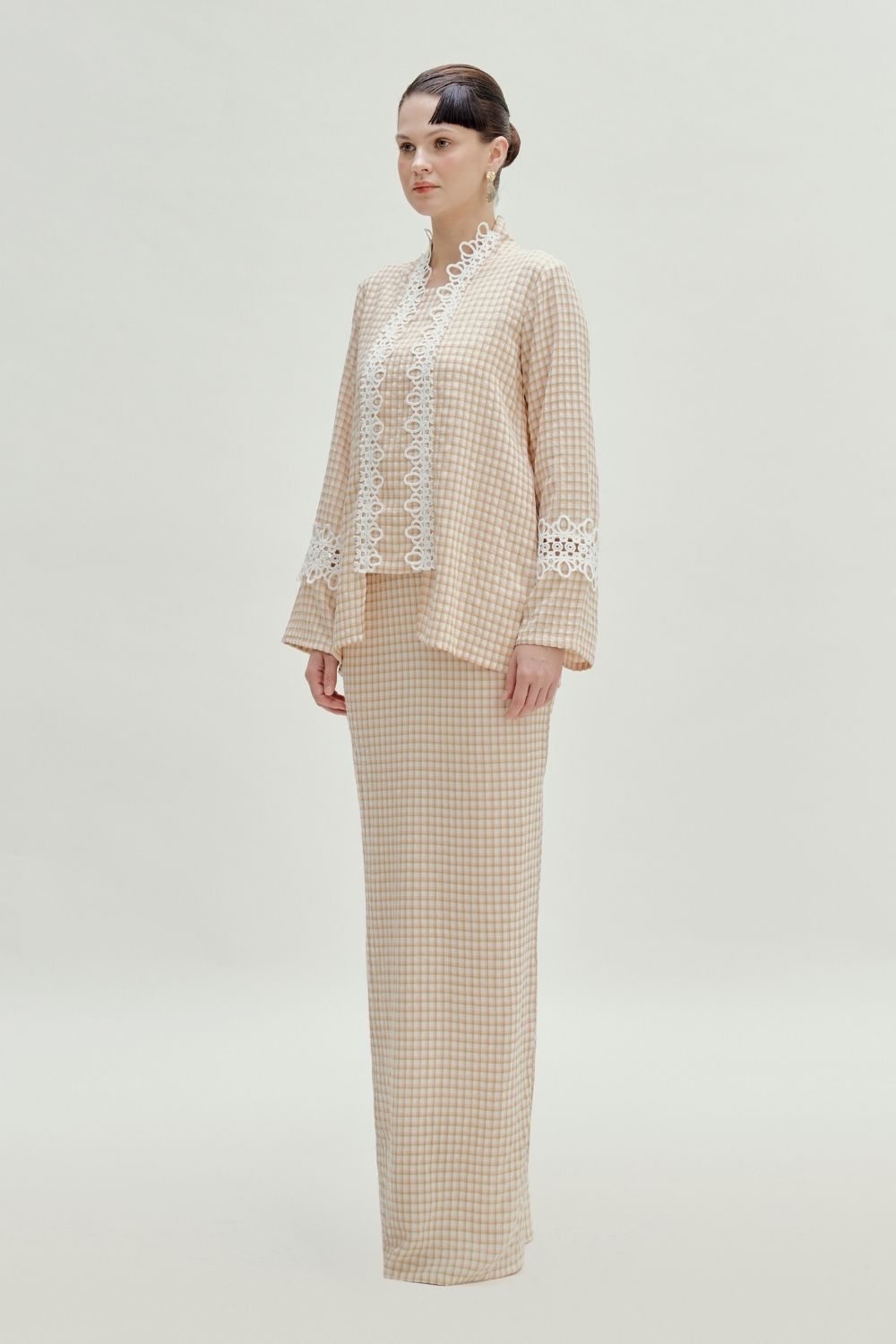 Lilith Essential Lace Kebaya (Peach)