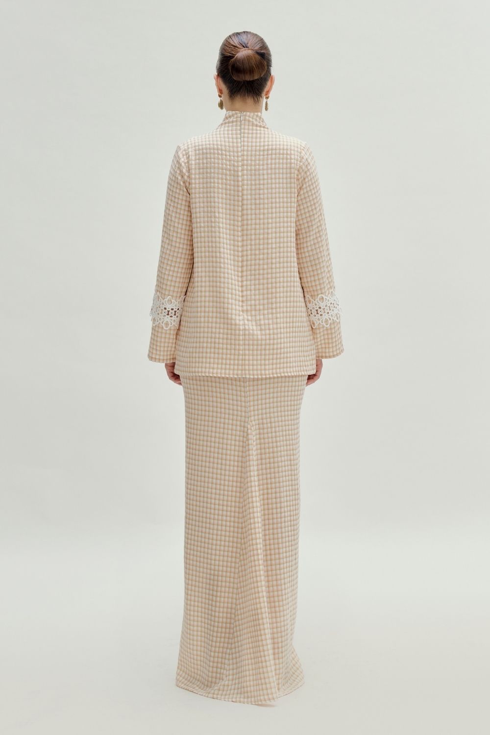 Lilith Essential Lace Kebaya (Peach)
