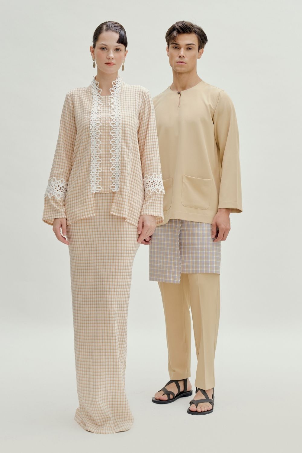 Lilith Essential Lace Kebaya (Peach)
