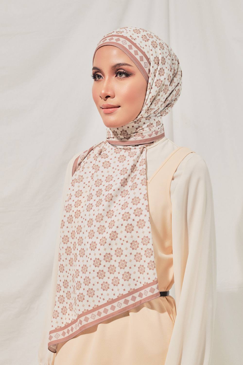 Petrascarves X Syfqhakmr Collection Shawl - Nude & Brown