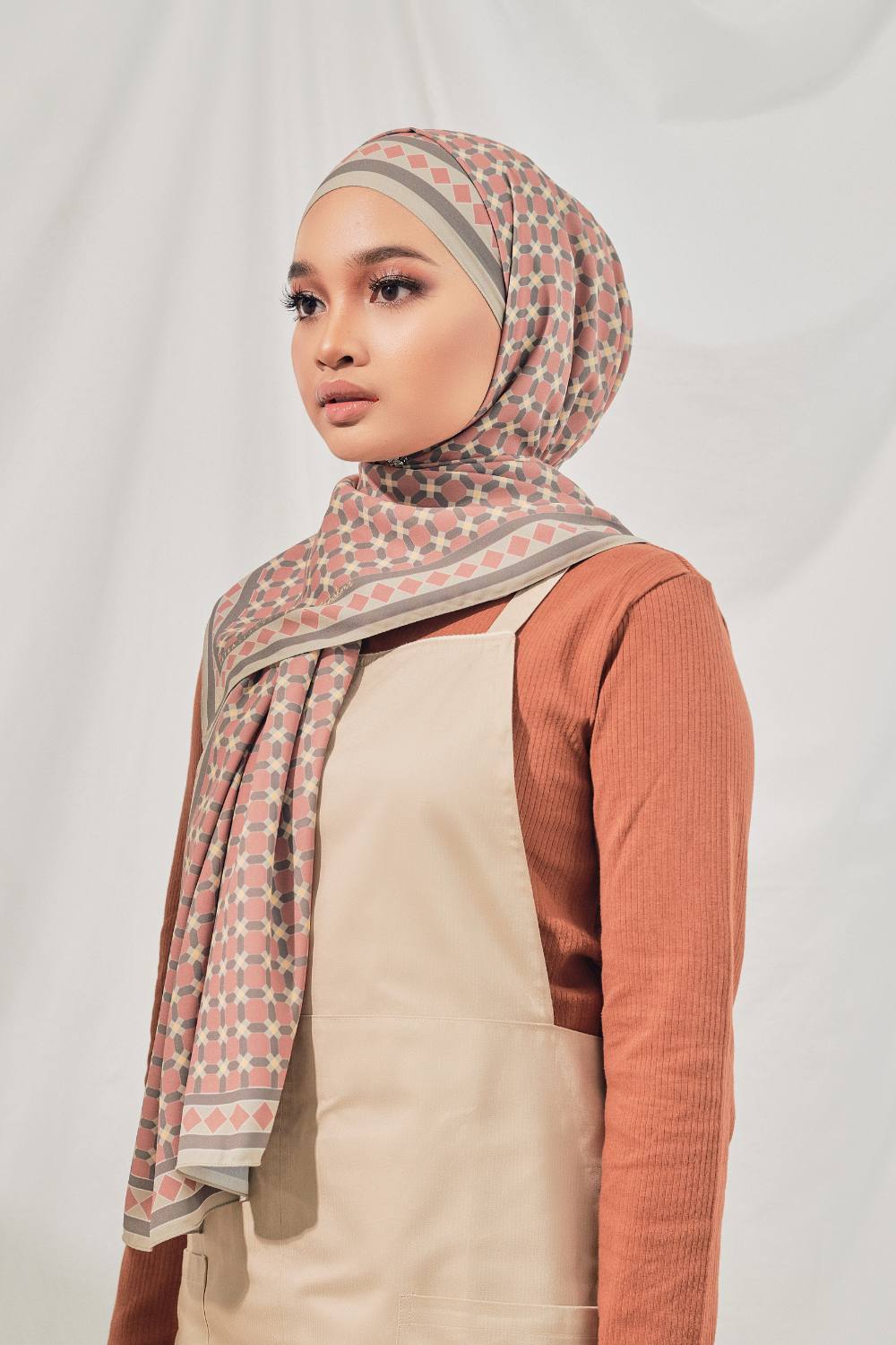 Petrascarves X Syfqhakmr Collection Shawl - Salmon & Green