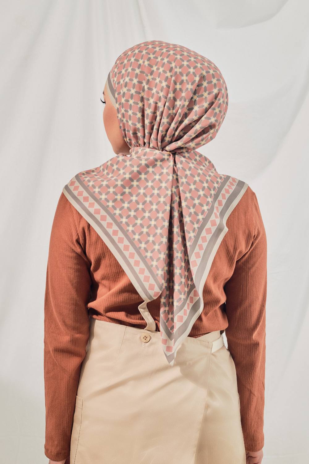 Petrascarves X Syfqhakmr Collection Shawl - Salmon & Green