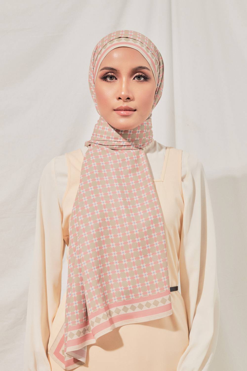Petrascarves X Syfqhakmr Collection Shawl- Mint & Coral