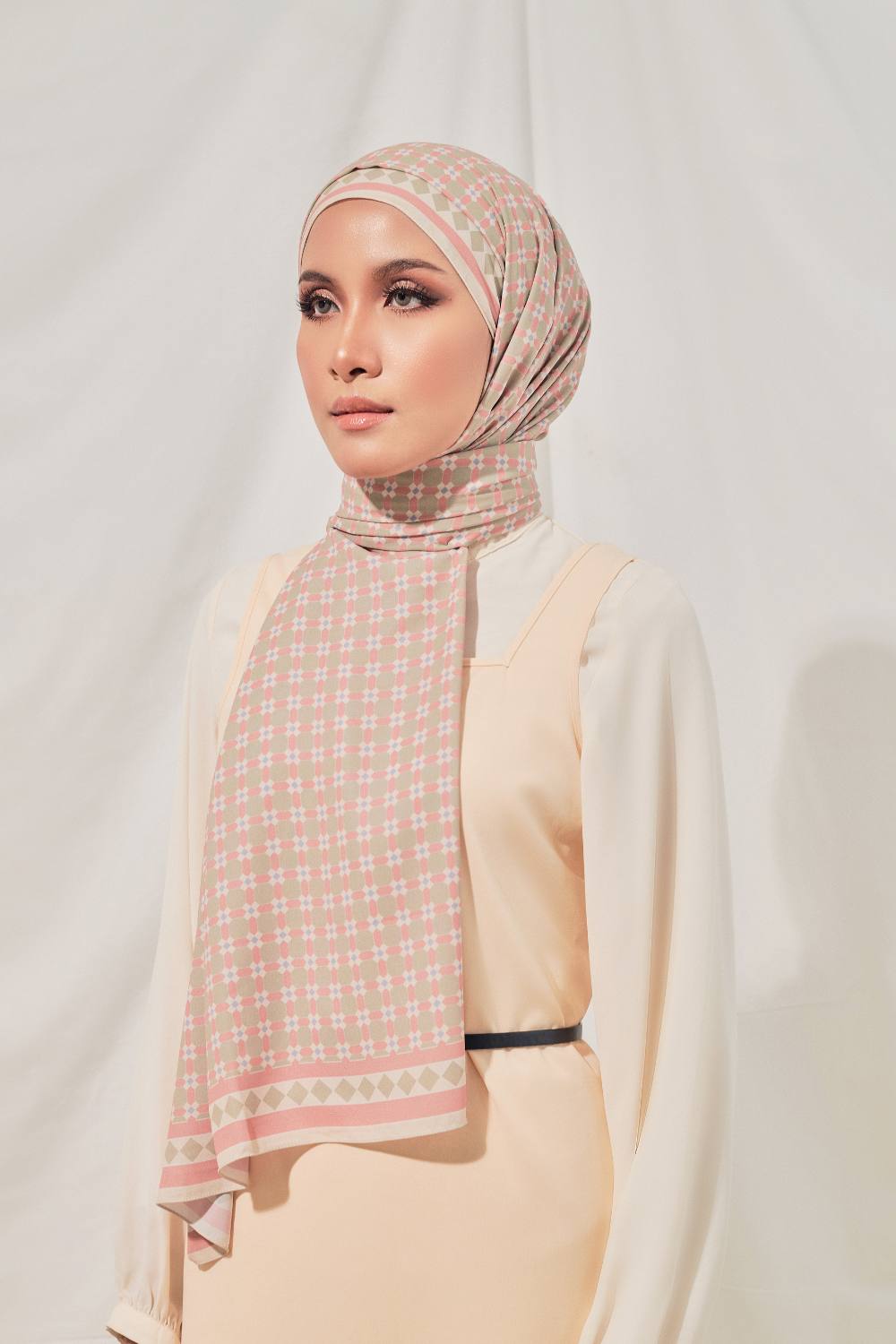 Petrascarves X Syfqhakmr Collection Shawl- Mint & Coral